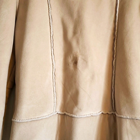 Cream colored Jacket with embroidered flowers down front. - Picture 4 of 4